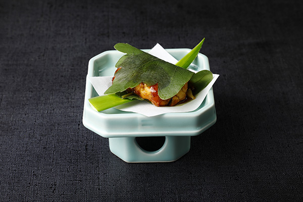 [Appetizer] Bamboo shoots wrapped in oak leaves