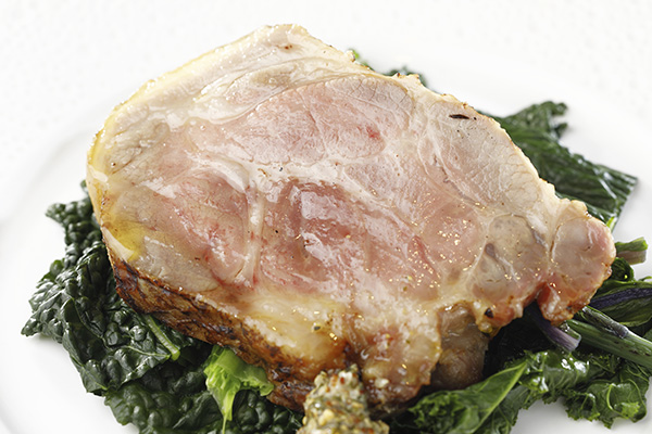 山形県”庄内豚　肩ロース肉”のローストと、山形県産の季節野菜