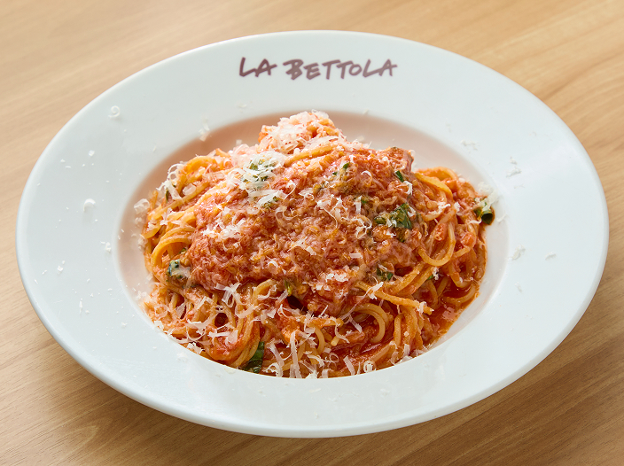 オチアイの勘違いスパゲッティ チーズ入り 辛いトマトソースのスパゲッティ