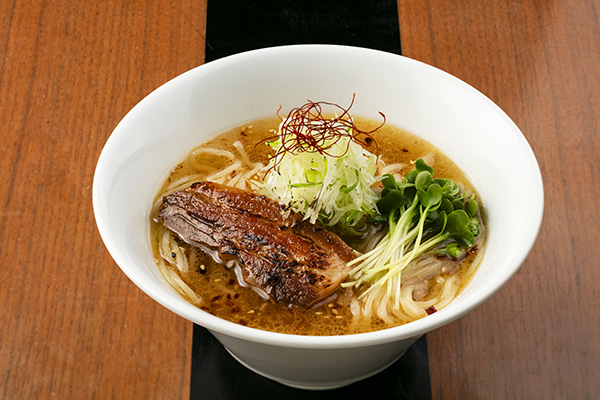 潮薫醤油ラーメン