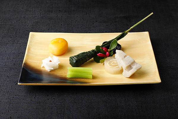 【八寸】矢蓮根、的大根、粽麩、菊花蕪、若桃、蕗