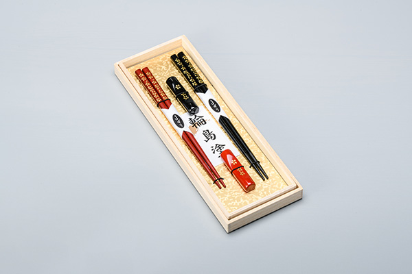 Wajima lacquered couple chopsticks (with chopstick rest) Sakura Chinkin