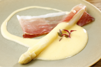 春の風物詩シュパーゲル（白アスパラガス）