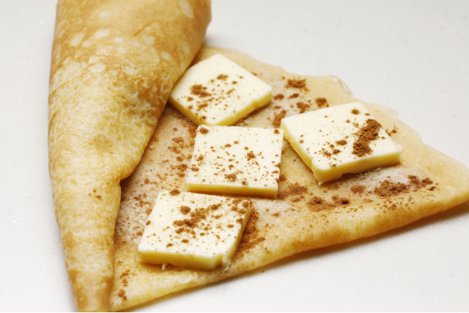 フランス産AOPバターとシナモンシュガーのクレープ