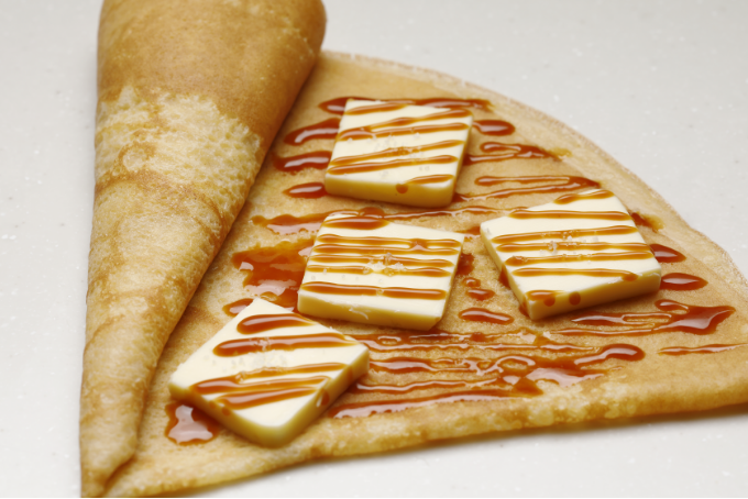 フランス産AOPバターと塩キャラメルのクレープ