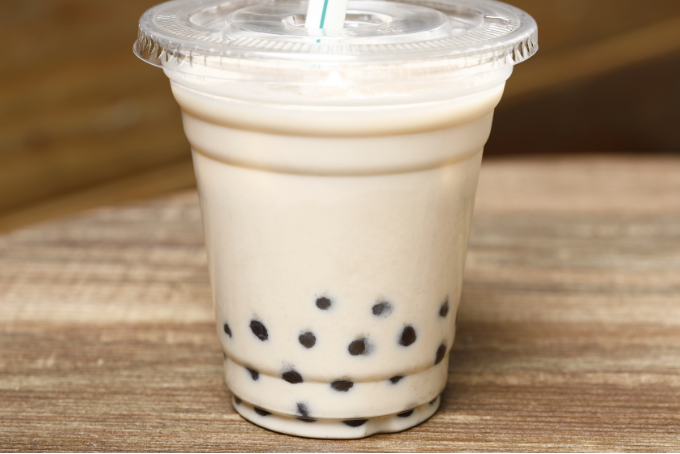 黒タピオカ入りのドリンクスイーツ