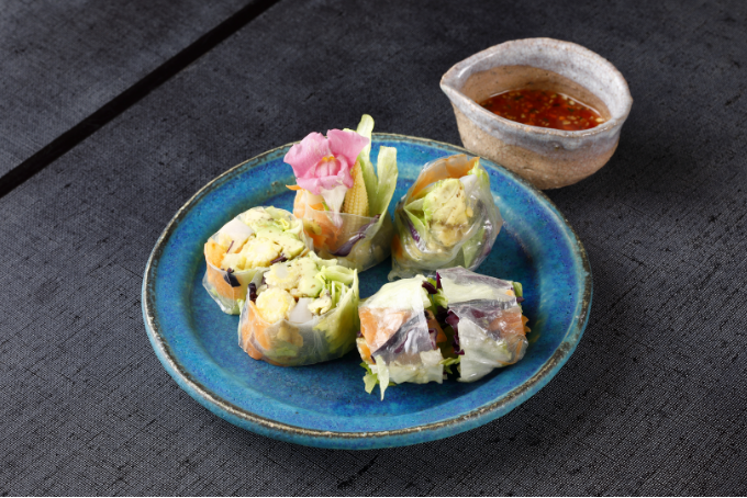 春菊とアボカドの生春巻き