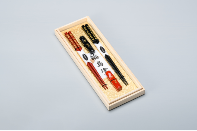 輪島塗夫婦箸（箸置付き）桜沈金