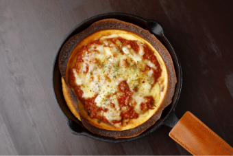 ダッチベイビー 特製ミートソース